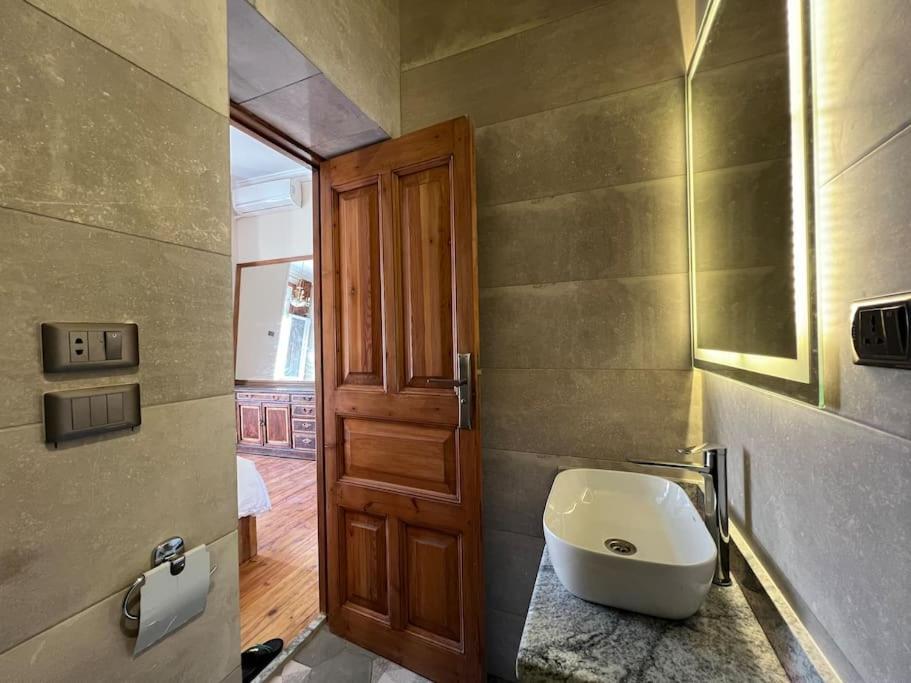 Authentic 3Br Apartment In Downtown, Kairo Eksteriør bilde